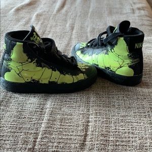 Nike Limited-Glow in the Dark-Skeleton Feet